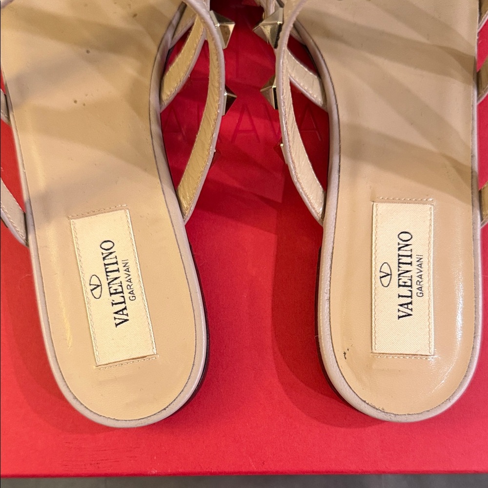 🖤 Authentic Valentino Rockstud Caged Patent Leather Flat Mules Black/Poudre 🖤 - Picture 5 of 15